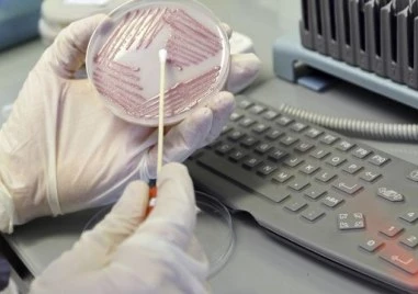 Тестват медици и пациенти в болниците за резистентни микроорганизми