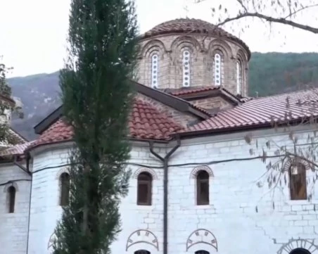 Измамници обещават изцеление от диабет в Бачковския манастир, 30 души са подмамени