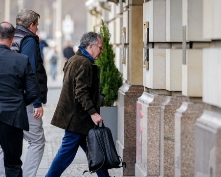 Специалният пратеник на САЩ и зетят на Тръмп пристигнаха в Берлин за разговори за Украйна