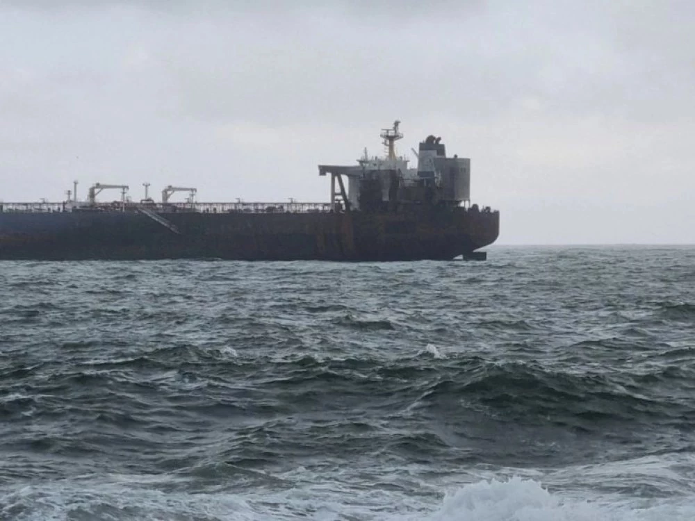 5-тонен морски генератор пристигна при авариралия танкер 