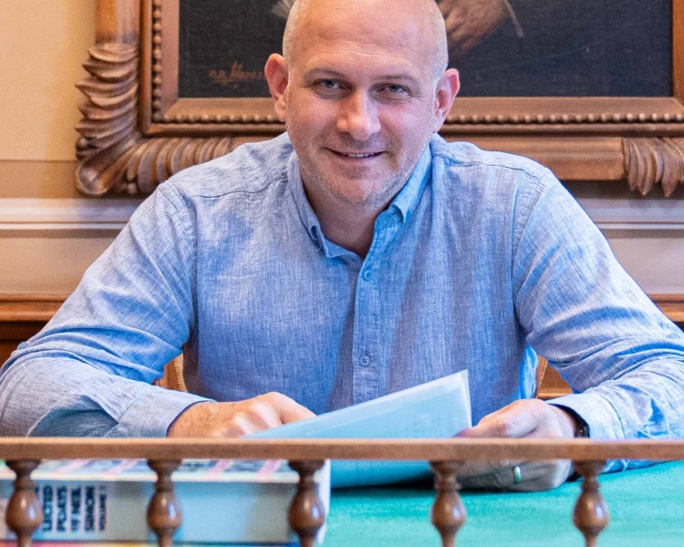 В последния момент: Мариан Бачев уволнява директора на Народния театър Васил Василев?