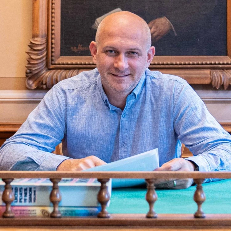 В последния момент: Мариан Бачев уволнява директора на Народния театър Васил Василев?