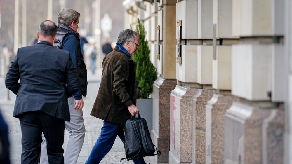 Специалният пратеник на САЩ и зетят на Тръмп пристигнаха в Берлин за разговори за Украйна