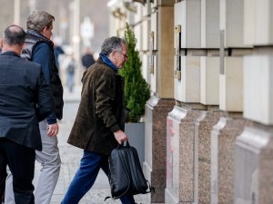 Специалният пратеник на САЩ и зетят на Тръмп пристигнаха в Берлин за разговори за Украйна