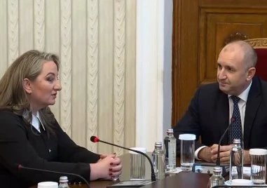 Само Деница Сачева на консултациите при президента: Ще внесем удължителен бюджет в следващите часове