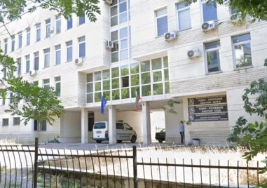 Колеги полицаи се удариха на служебния паркинг на Второ районно, стигнаха до съд