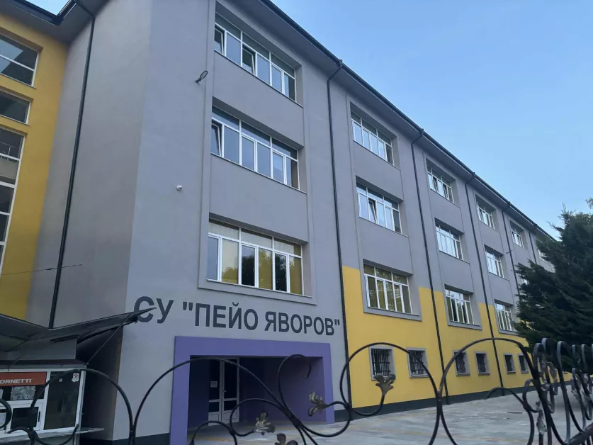 Министерството на образованието и науката награди общо 201 директори на