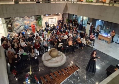 Областният управител на Пловдив проф Христина Янчева награди дамски хор