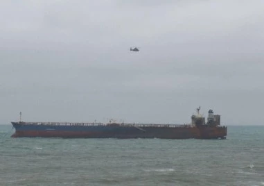 Танкерът Кайрос” тръгна към Бургаския залив