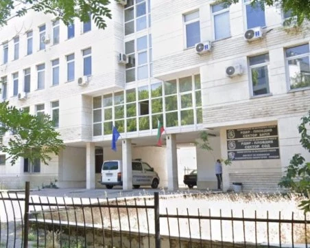 Колеги полицаи се удариха на служебния паркинг на Второ районно, стигнаха до съд