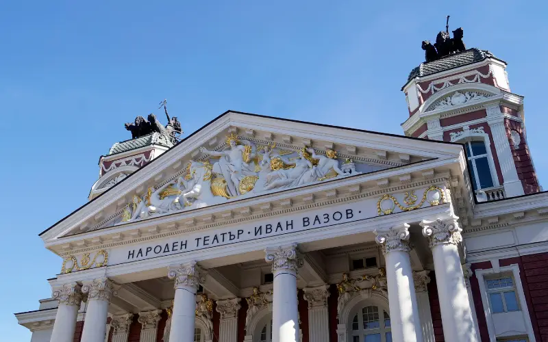 Министерство на културата: Не е вярно, че отстраняваме директора на Народния театър