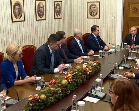 ПП–ДБ при президента: В този парламент ново управление е невъзможно, нужен е удължителен бюджет