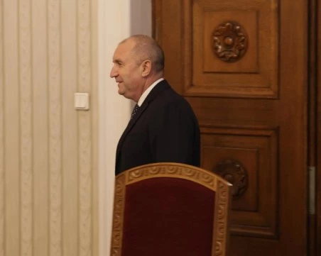 Румен Радев покани в президентството 