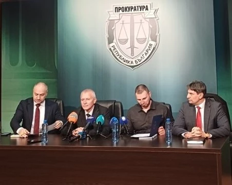 Задържаните полицаи от Пето районно в София пласирали дрога, седем души са с повдигнати обвинения