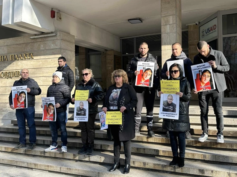 Близки на загиналия моторист Недялко Бакалски: Надявам се на справедливост и душата на моя син да намери покой