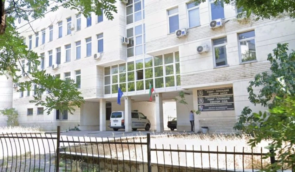 Колеги полицаи се блъснаха на служебния паркинг на Второ районно, стигнаха до съд