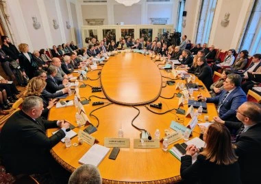 Бюджетната комисия в парламента прие удължителния закон на бюджета за 2026 г.