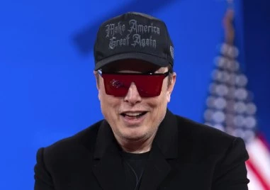 Илон Мъск е първият човек в историята чието нетно богатство