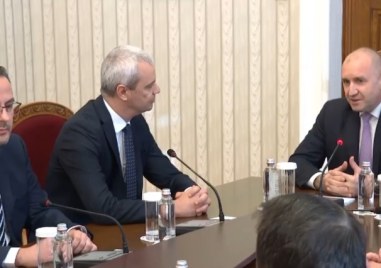 Възраждане е на консултации при президента за съставяне на кабинет НА ЖИВО