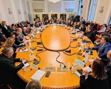 Бюджетната комисия в парламента прие удължителния закон на бюджета за 2026 г.