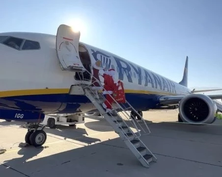 Дядо Коледа пристигна на Летище Пловдив с чувал подаръци