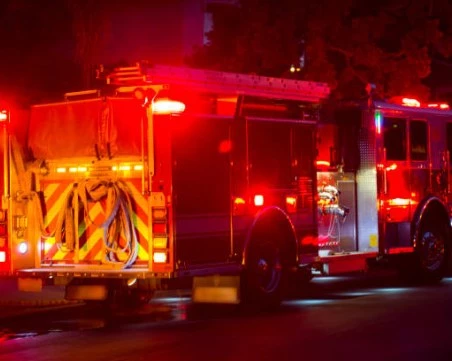 Две деца загинаха при експлозия в жилищен блок във Франция, други четирима са ранени