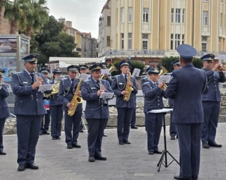 Военният духов оркестър с благотворителен концерт в Регионален исторически музей