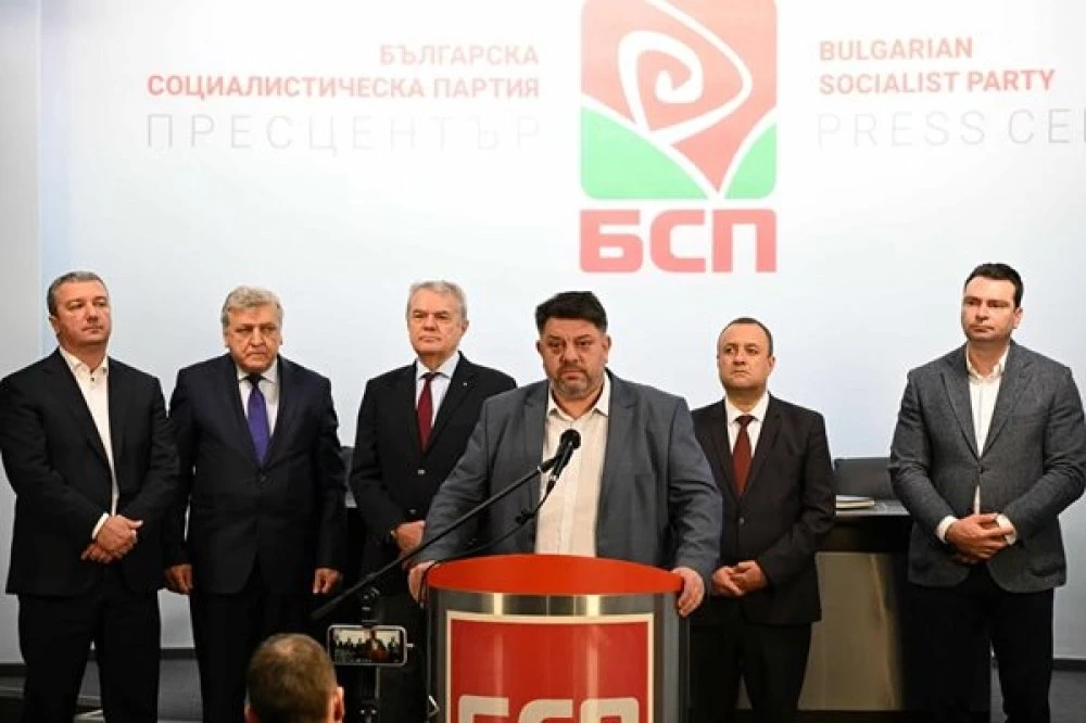 24 души от изпълнителното бюро на БСП подават оставка, Зафиров остава председател на партията