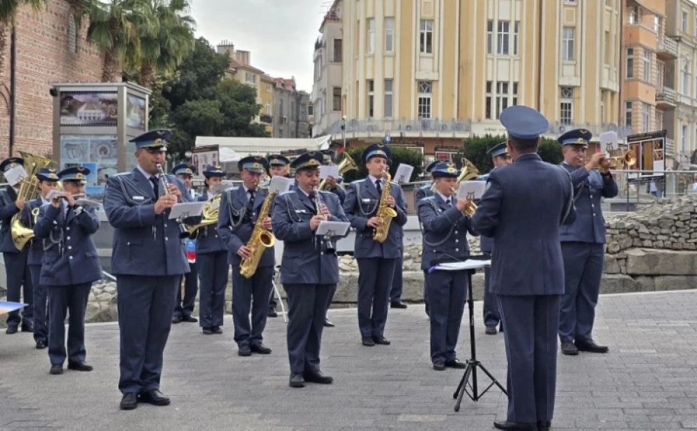 Военният духов оркестър с благотворителен концерт в Регионален исторически музей