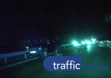 Две коли се удариха на Околовръстното на Пловдив, движението е блокирано