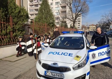 В навечерието на Рождество Христово служителите на реда посрещнаха скъпи