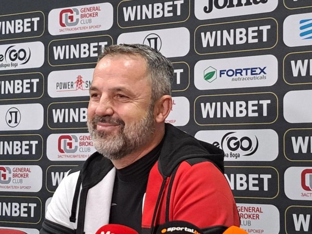 Старши треньорът на Локомотив Пловдив Душан Косич преподписа с черно