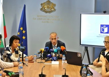 МОН даде заден за намаляването на паралелките с чужд език
