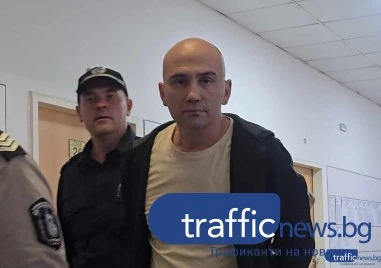 Обвиненият за блудство фотограф Дардов излезе под „домашен арест”