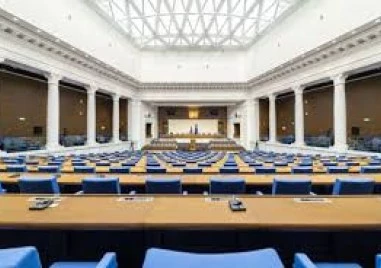 След напрежението: Депутатите приеха удължителния бюджет на първо четене