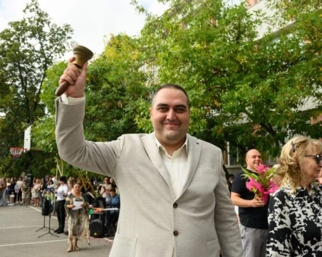 Арестуваният директор скрил около 20 камери в тоалетните на учениците с цел 