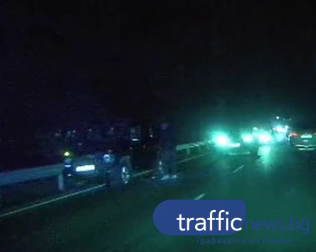 Две коли се удариха на Околовръстното на Пловдив, движението е блокирано