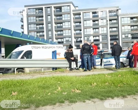 Неадекватен мъж лежи в средата на Цариградско шосе, полиция и линейка са на място