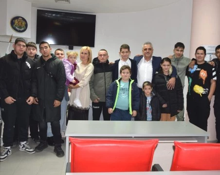 Община Марица подкрепи 265 деца в неравностойно положение за Коледните празници