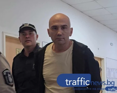 Обвиненият за блудство фотограф Дардов излезе под „домашен арест”