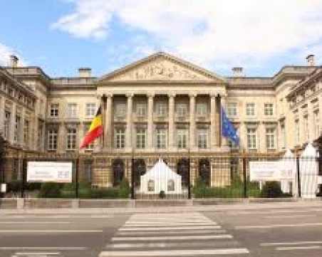 Замразяват заплатите на депутатите в Белгия за четири години