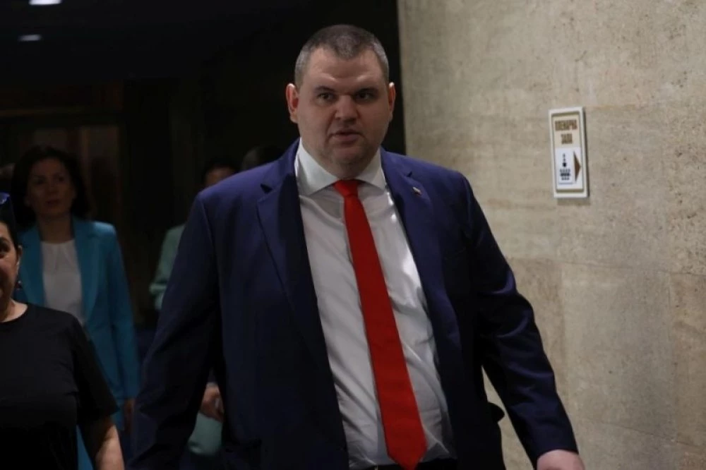 ДПС: Четирима от НСО пазят Делян Пеевски, заплатите им са до 4000 лева