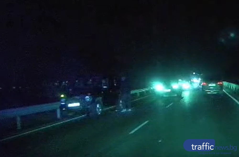 Две коли се удариха на Околовръстното на Пловдив, движението е блокирано