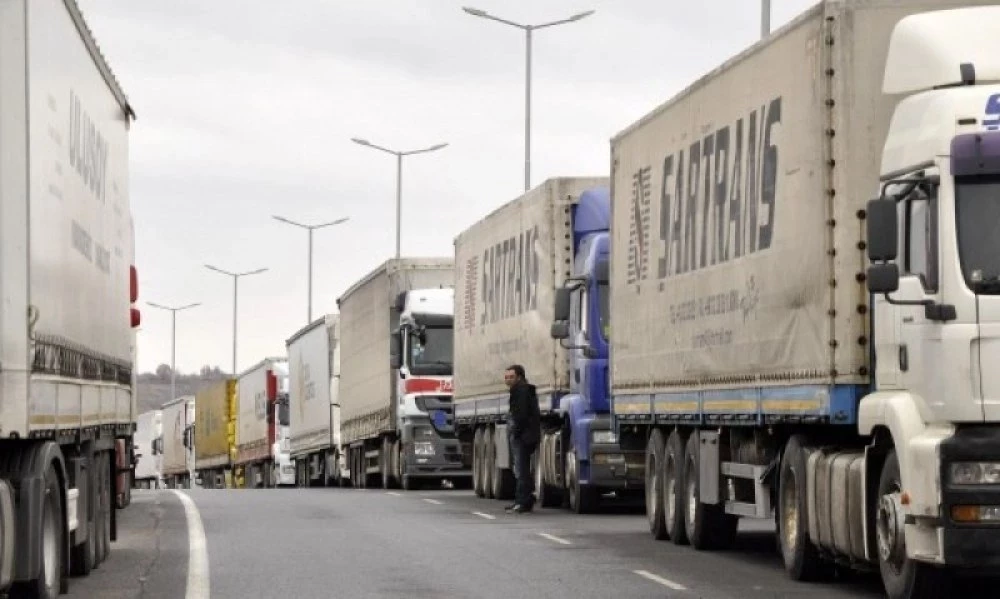 Фермерите в Гърция отново блокираха движението на тирове през 