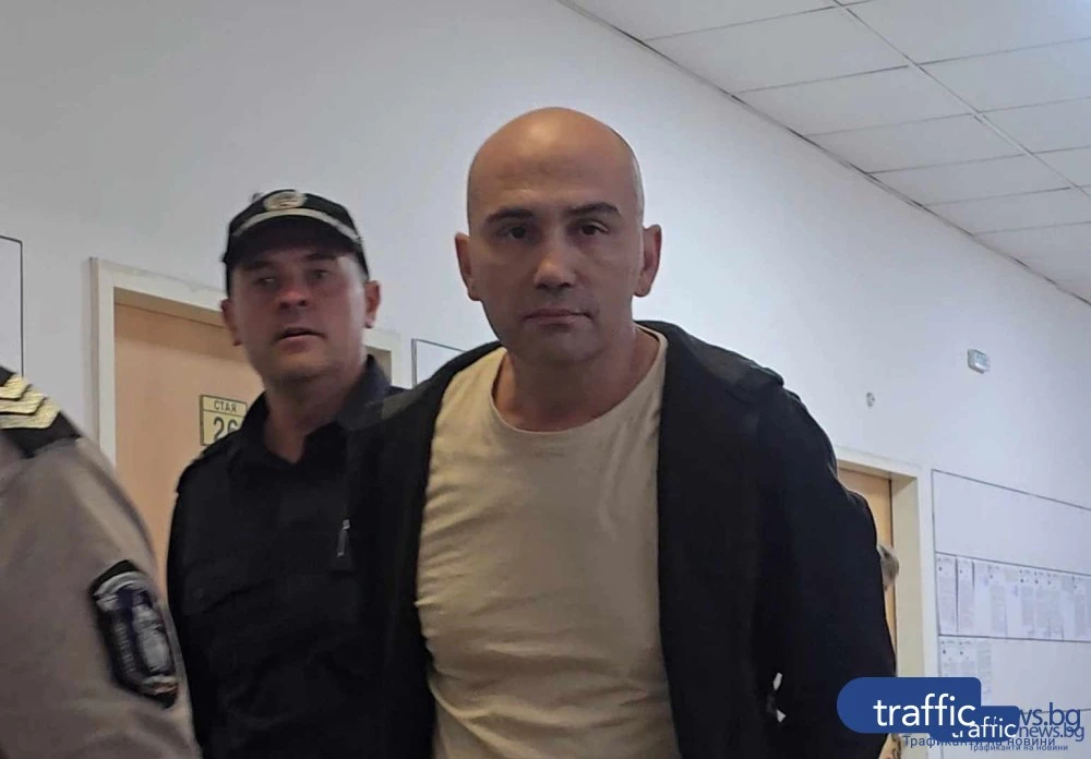 Обвиненият за блудство фотограф Дардов излезе под „домашен арест”