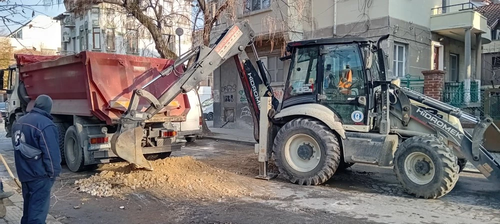 ВиК авария блокира улица в центъра на Пловдив