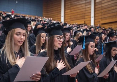 Днес се дипломираха професионалните бакалаври в направление Здравни грижи от Медицински колеж Й. Филаретова към МУ-София