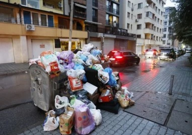 Кризата с боклука в София: Избрани са фирми за сметосъбиране за още две зони