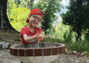 От доброволци за деца: Благотворителен календар обединява хората в подкрепа на малкия Йоан