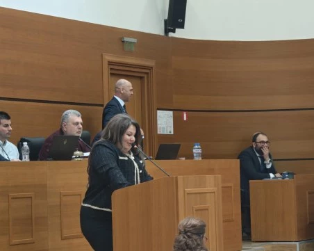 Общински съветници с канонада от въпроси към кмета за Колежа – законно ли се взимат такси и наеми от клуба?